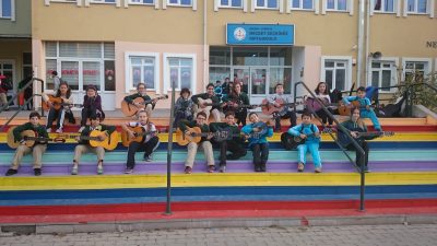 Necdet Seçkinöz Ortaokulu Gitar Dersi